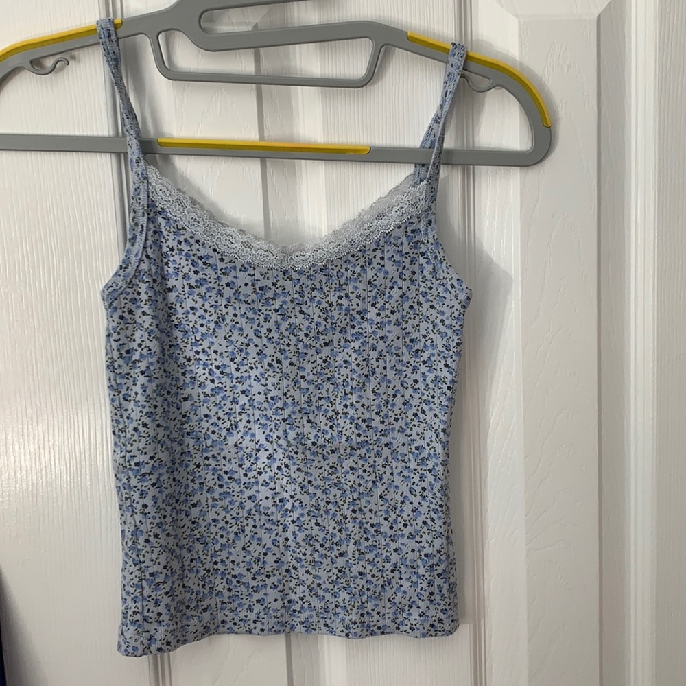 Brandy Melville lace trim floral tank